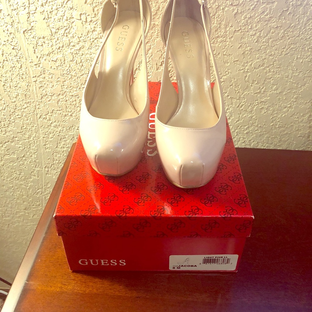 Guess Pumps